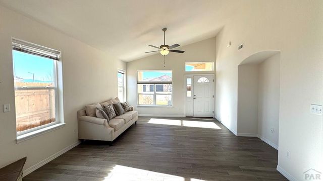 812 Thorncrest Dr, Pueblo, CO 81005