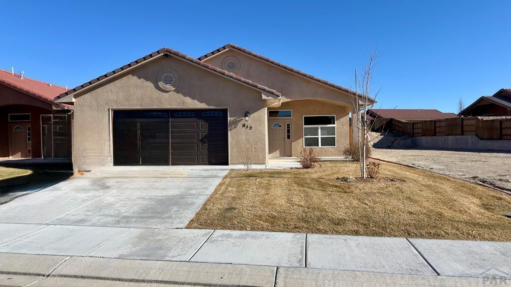 812 Thorncrest Dr, Pueblo, CO 81005