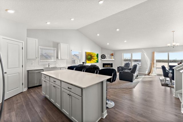 5124 Mustang Circle, Woodbury, MN 55129