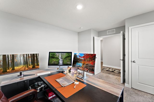 5124 Mustang Circle, Woodbury, MN 55129