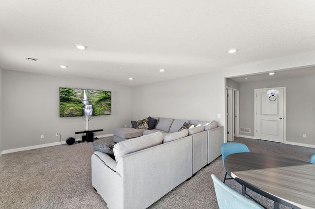 5124 Mustang Circle, Woodbury, MN 55129