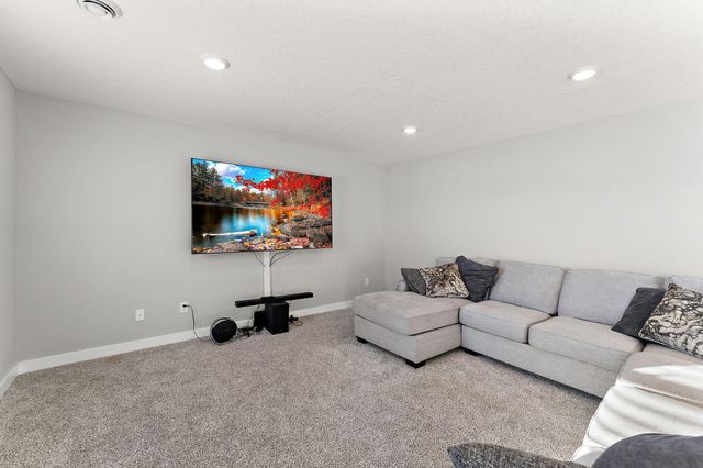 5124 Mustang Circle, Woodbury, MN 55129