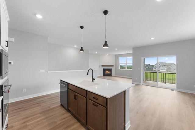 2141 Bluff Heights Drive, Shakopee, MN 55379
