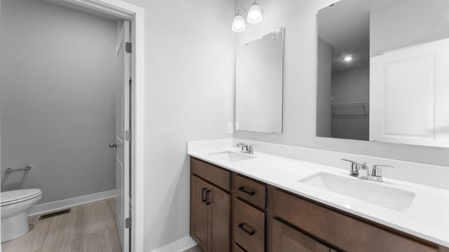 2141 Bluff Heights Drive, Shakopee, MN 55379