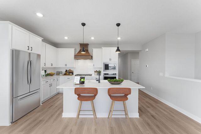 2141 Bluff Heights Drive, Shakopee, MN 55379