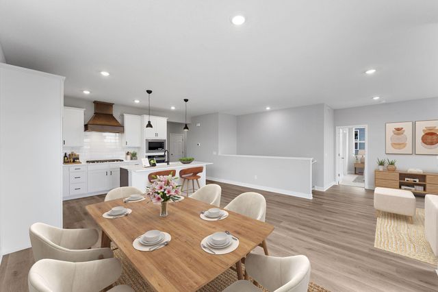 2141 Bluff Heights Drive, Shakopee, MN 55379