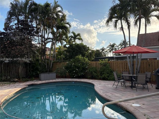2638 Oak Park Cir, Davie, FL 33328