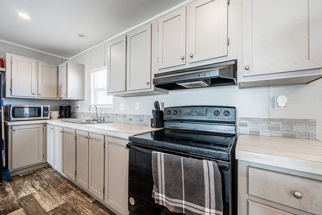 15401 E County Rd 107, Midland, TX 79706