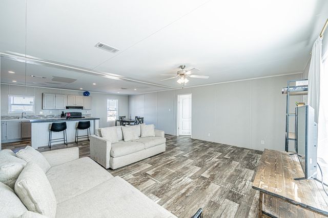 15401 E County Rd 107, Midland, TX 79706