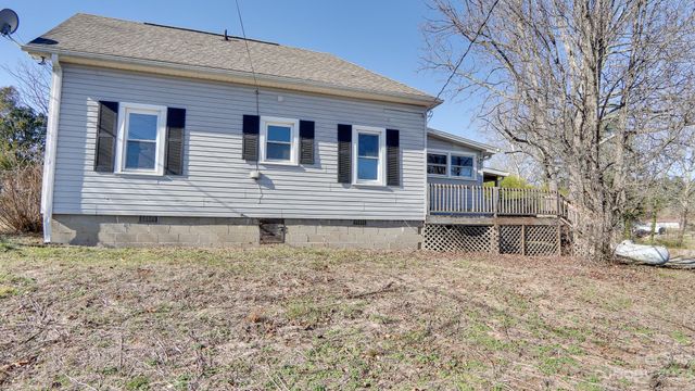 14 & 16 Rosebud Lane, Hendersonville, NC 28739