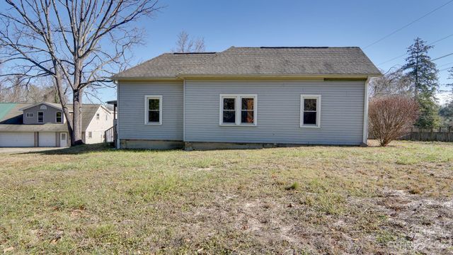 14 & 16 Rosebud Lane, Hendersonville, NC 28739