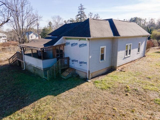 14 & 16 Rosebud Lane, Hendersonville, NC 28739