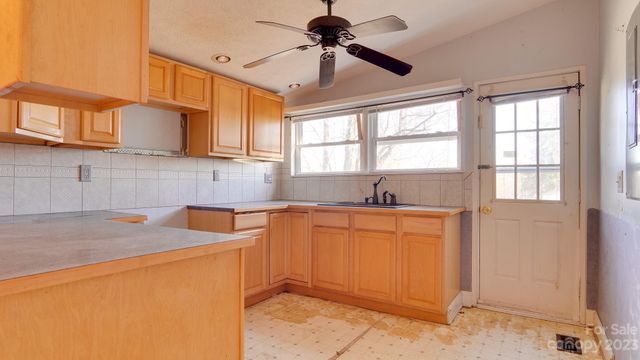 14 & 16 Rosebud Lane, Hendersonville, NC 28739