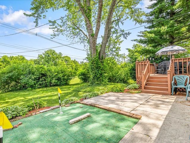 312 Oak Knolls S, Rockford, IL 61108