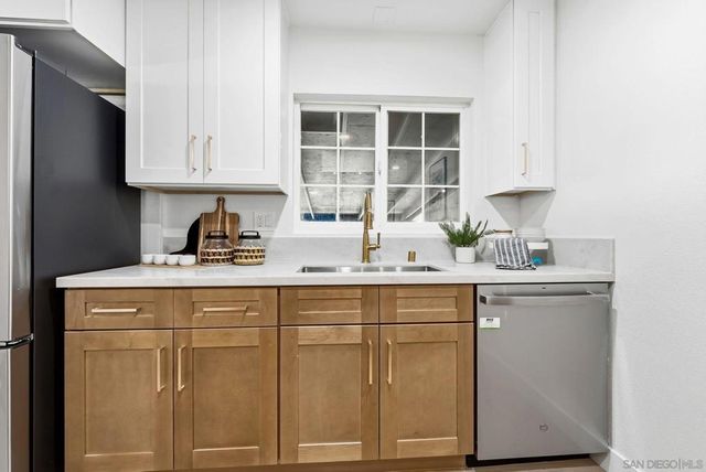 6096 Crawford St, San Diego, CA 92120