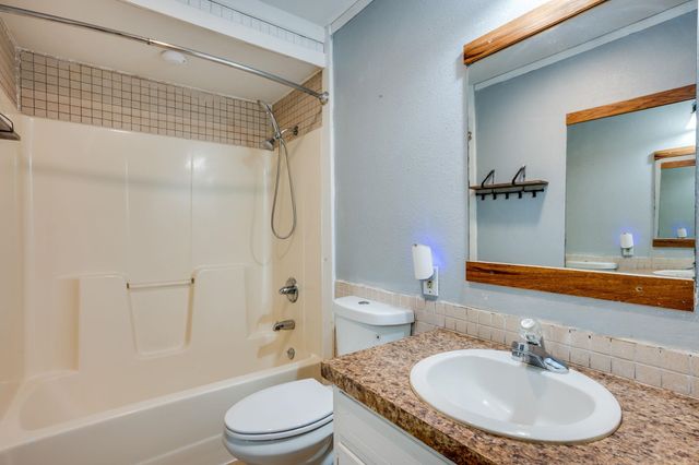 770 N Custer St, Wichita, KS 67203