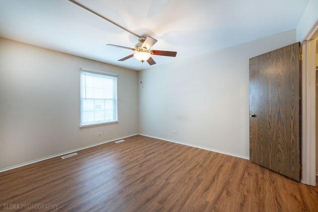 1321 7 Pines Road C1, Schaumburg, IL 60193