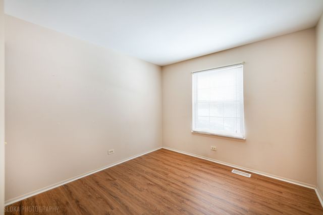 1321 7 Pines Road C1, Schaumburg, IL 60193