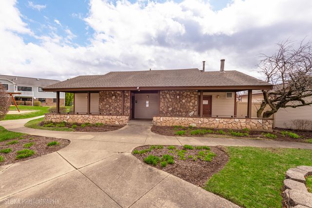 1321 7 Pines Road C1, Schaumburg, IL 60193