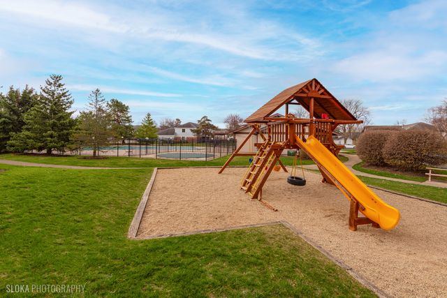 1321 7 Pines Road C1, Schaumburg, IL 60193