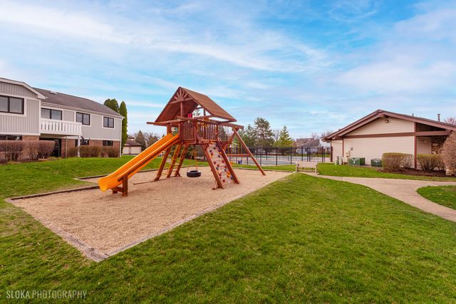 1321 7 Pines Road C1, Schaumburg, IL 60193