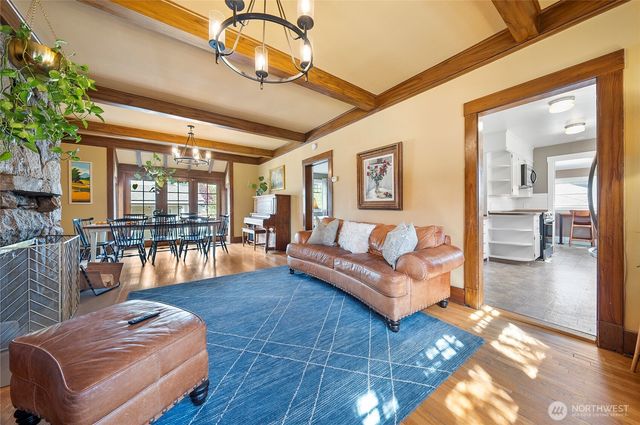 902 Washington Street, Wenatchee, WA 98801