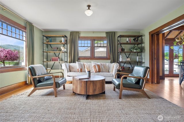 902 Washington Street, Wenatchee, WA 98801