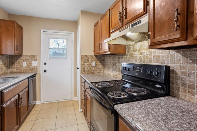 509 N 11th Street, La Porte, TX 77571