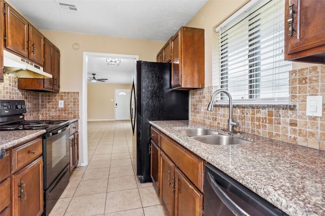 509 N 11th Street, La Porte, TX 77571