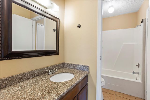 509 N 11th Street, La Porte, TX 77571