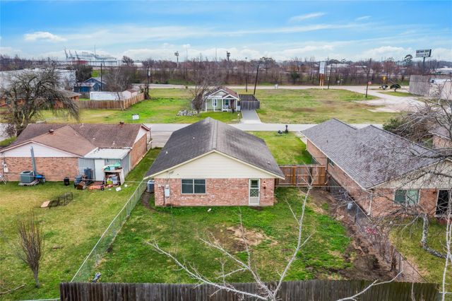 509 N 11th Street, La Porte, TX 77571