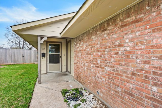 509 N 11th Street, La Porte, TX 77571