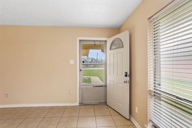 509 N 11th Street, La Porte, TX 77571