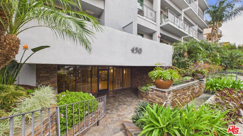 Image 1 of property listing at 450 S Maple Dr, Beverly Hills, CA 90212