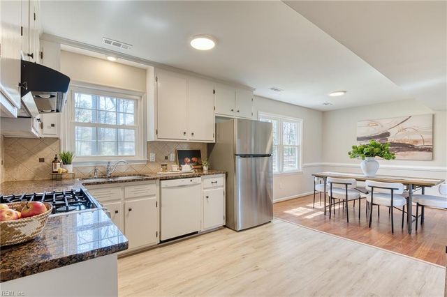 111 Melody LN, Yorktown, VA 23692