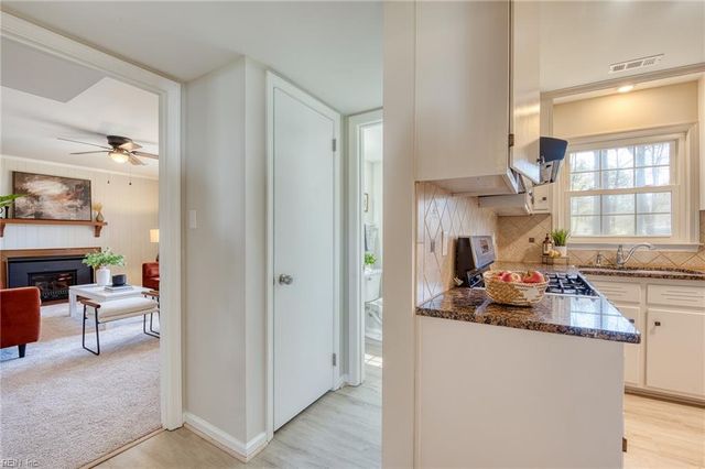 111 Melody LN, Yorktown, VA 23692