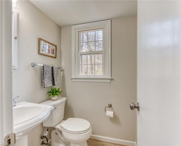 111 Melody LN, Yorktown, VA 23692