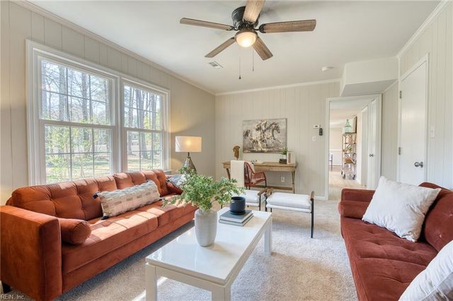 111 Melody LN, Yorktown, VA 23692