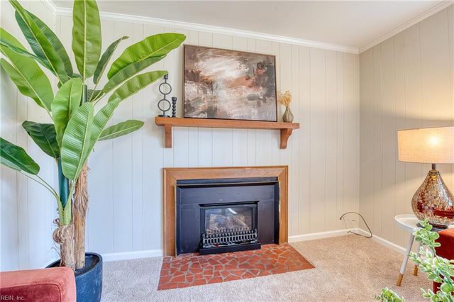 111 Melody LN, Yorktown, VA 23692