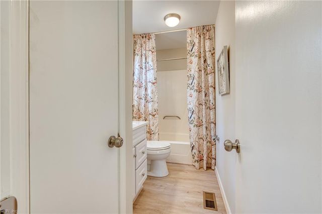 111 Melody LN, Yorktown, VA 23692