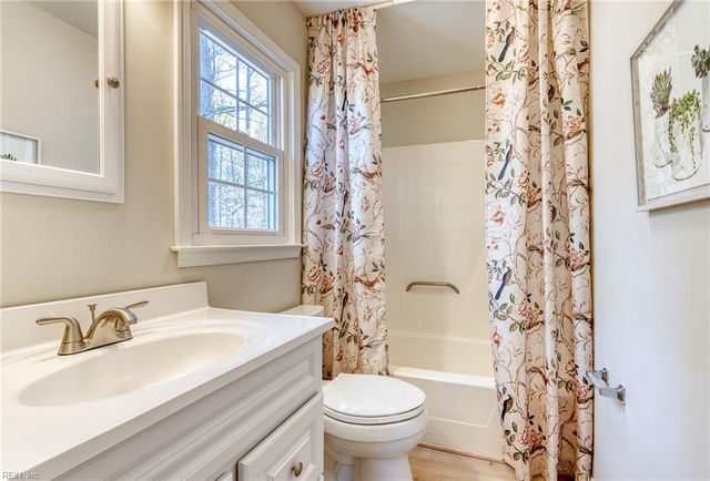 111 Melody LN, Yorktown, VA 23692