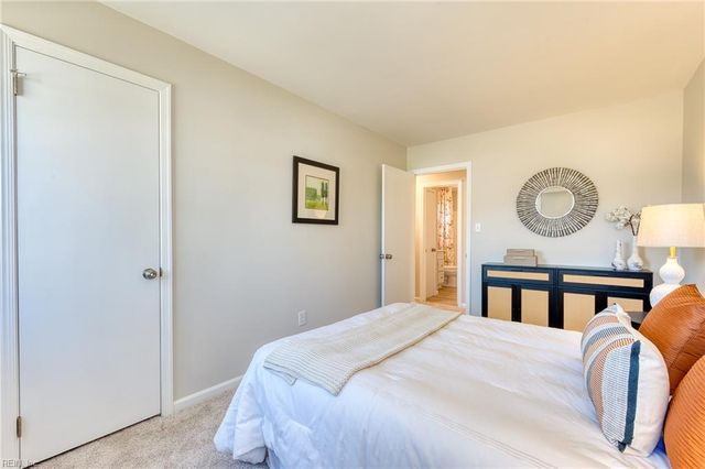 111 Melody LN, Yorktown, VA 23692