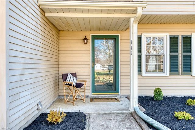 111 Melody LN, Yorktown, VA 23692