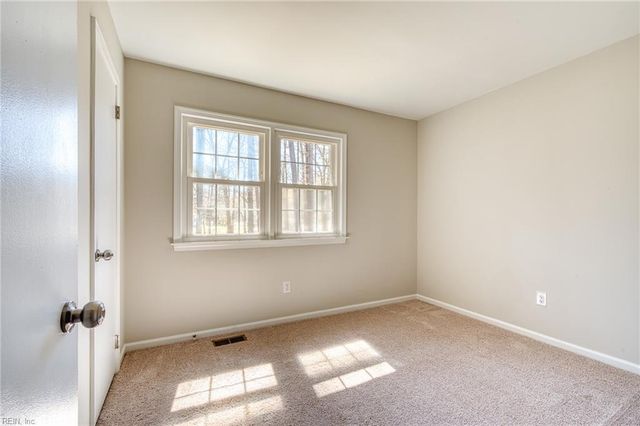 111 Melody LN, Yorktown, VA 23692