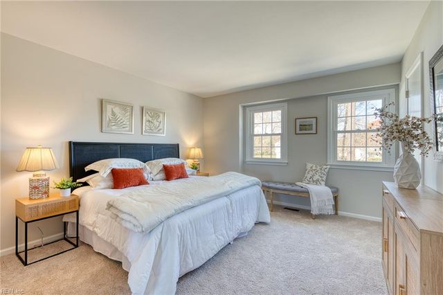 111 Melody LN, Yorktown, VA 23692