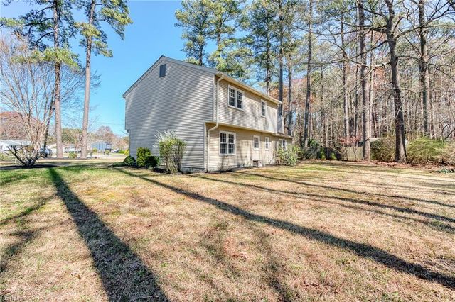 111 Melody LN, Yorktown, VA 23692