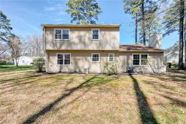 111 Melody LN, Yorktown, VA 23692