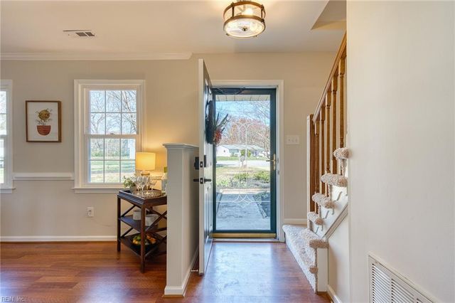 111 Melody LN, Yorktown, VA 23692