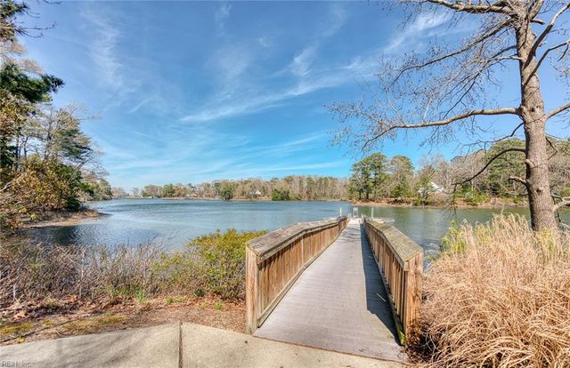 111 Melody LN, Yorktown, VA 23692