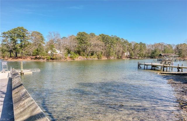 111 Melody LN, Yorktown, VA 23692